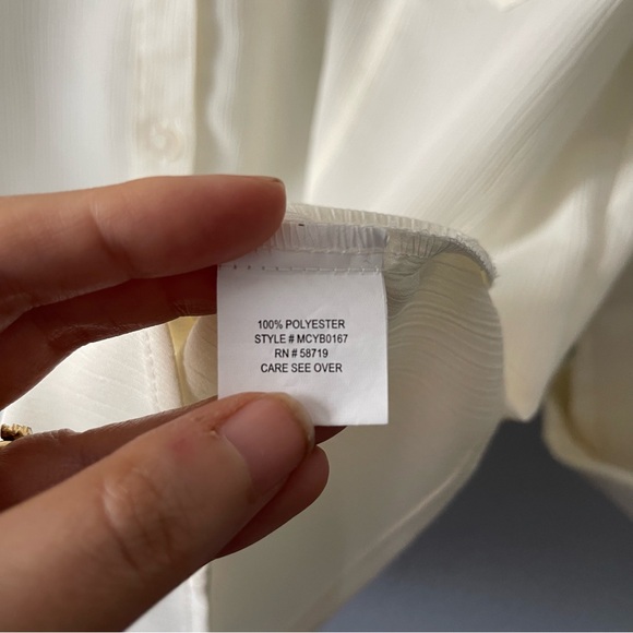 Coral Bay Woman’s Button Down Cream Blouse Small - Picture 9 of 10